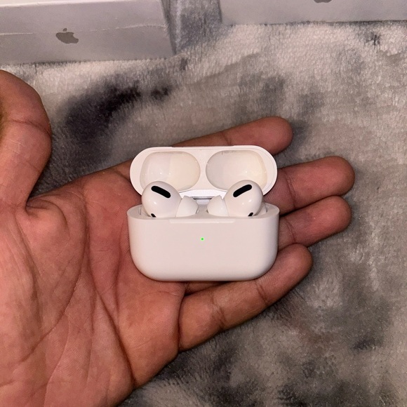AirPods Pro (2nd generation) with MagSafe Charging Case (USB‑)